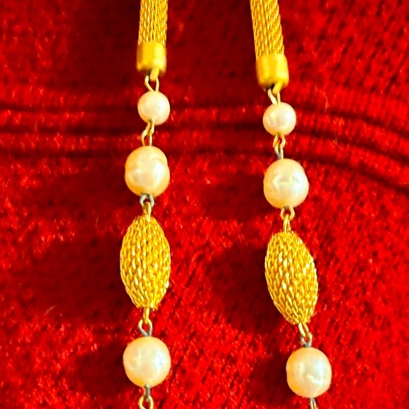 N200 Beautiful Long Vintage Royal Goldtone Mesh Long Chain with Pearls Necklace - Picture 2 of 6